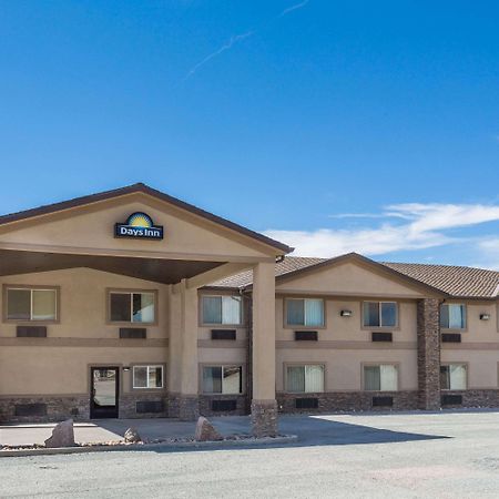 Days Inn By Wyndham Beaver Bagian luar foto