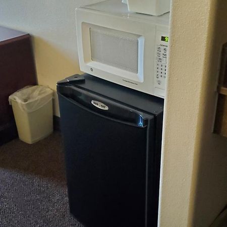 Days Inn By Wyndham Beaver Bagian luar foto