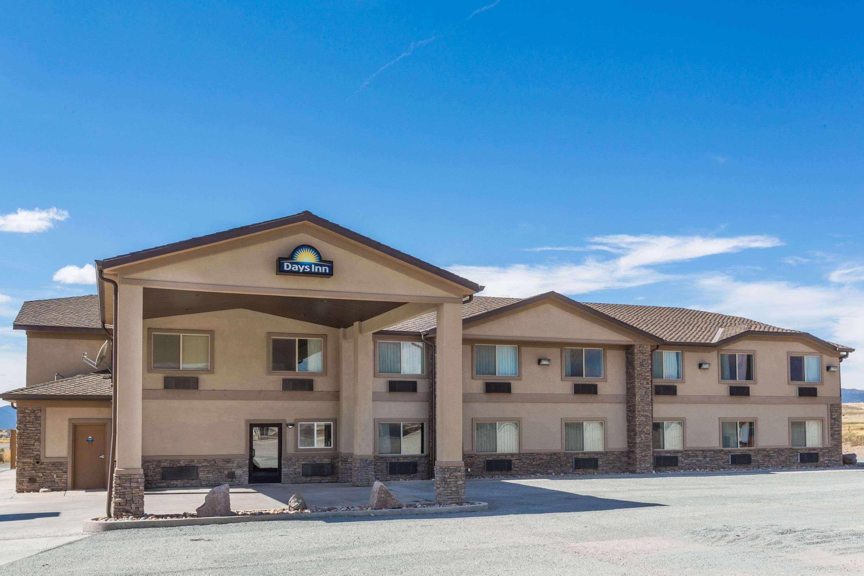 Days Inn By Wyndham Beaver Bagian luar foto