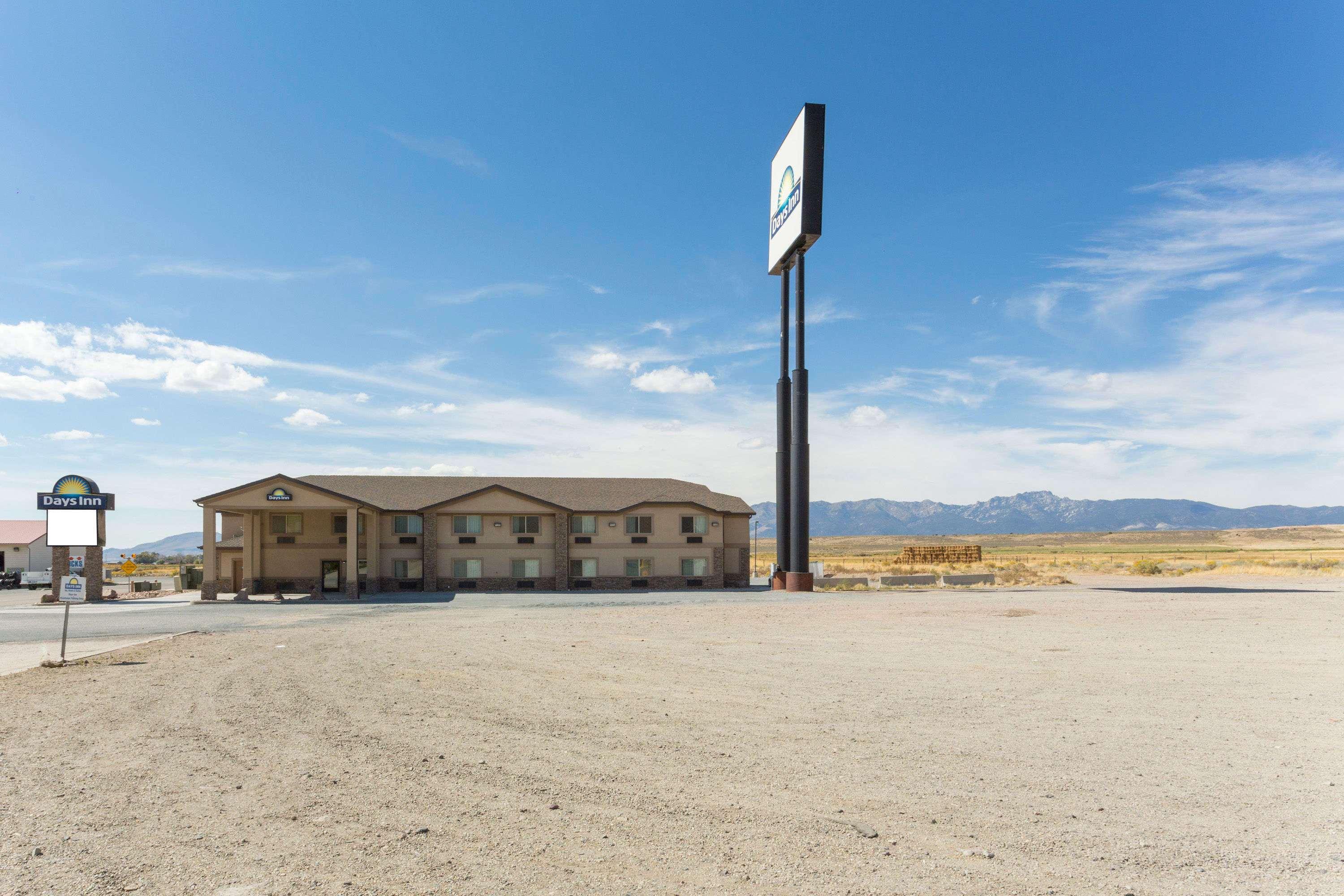Days Inn By Wyndham Beaver Bagian luar foto