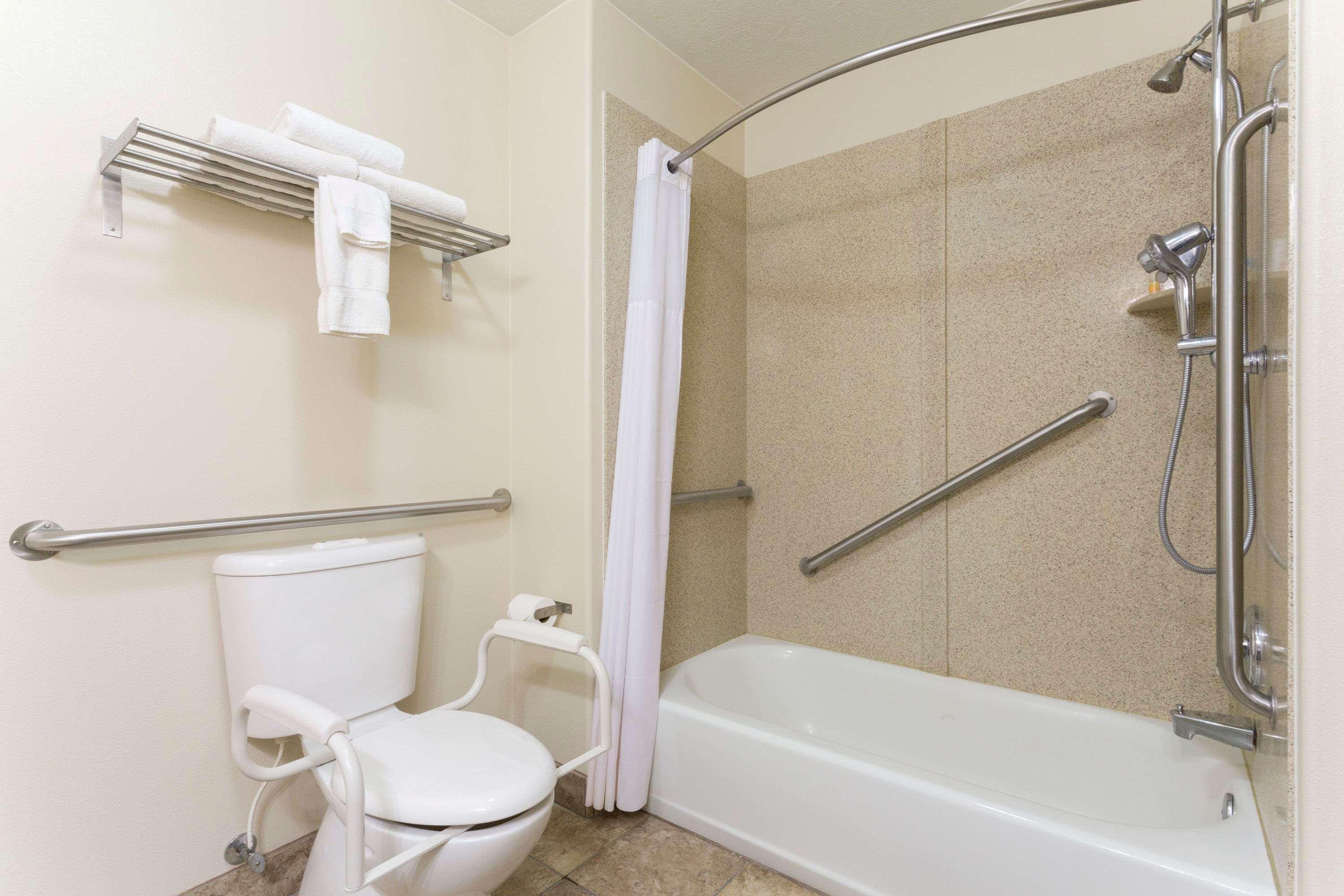 Days Inn By Wyndham Beaver Bagian luar foto