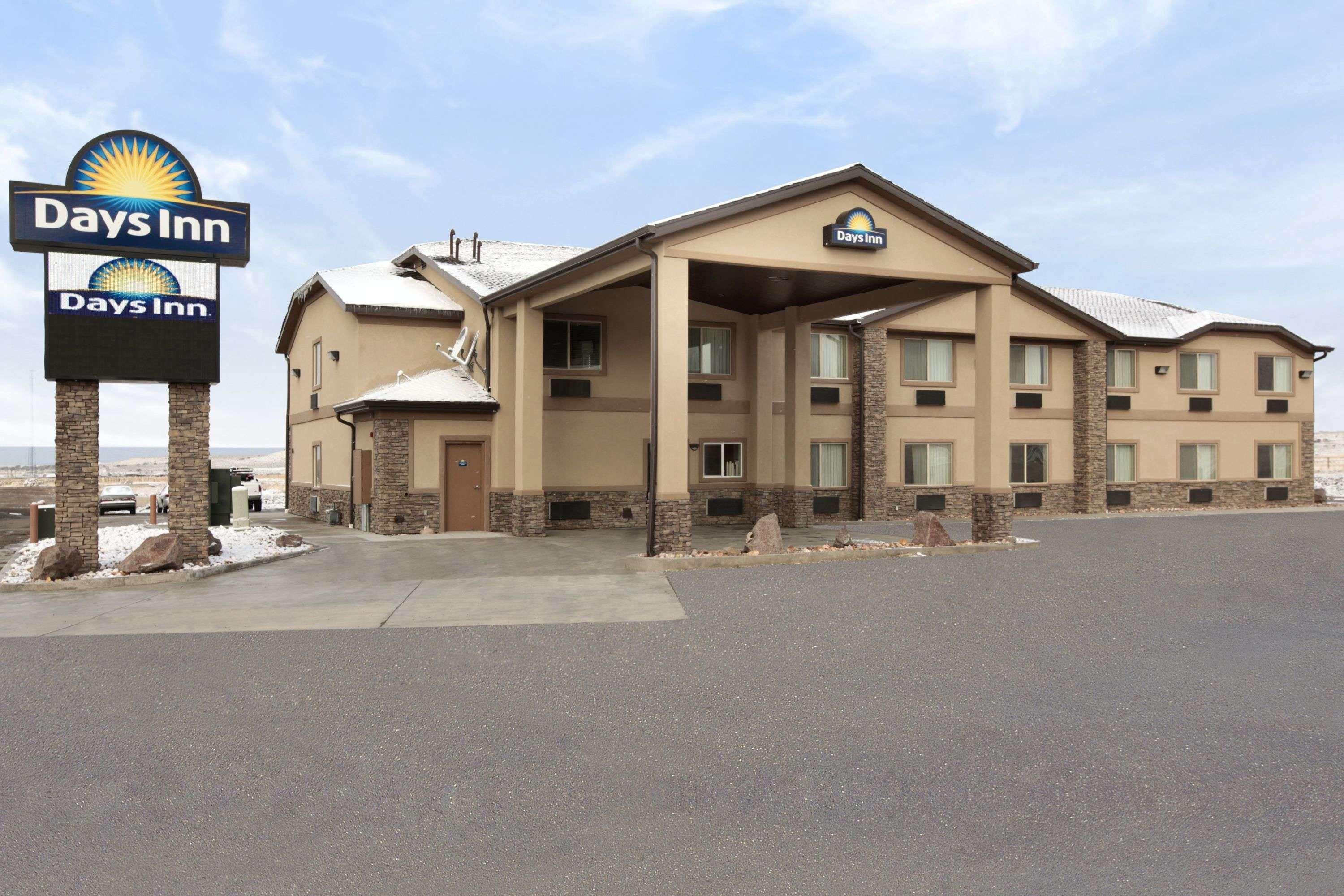 Days Inn By Wyndham Beaver Bagian luar foto